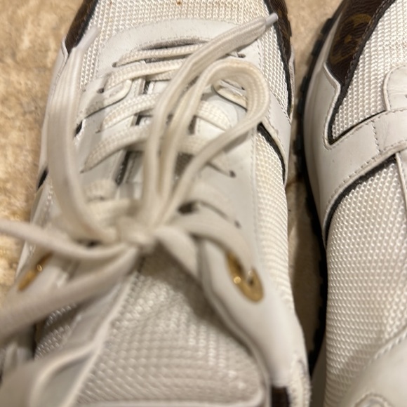 Worn twice authentic Louis Vuitton sneakers - Picture 12 of 16